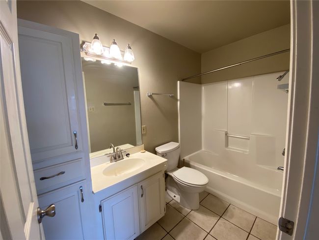 3241 Lexington Dr, Home with 2 bedrooms, 2 bathrooms and null parking in Tyler TX | Image 4