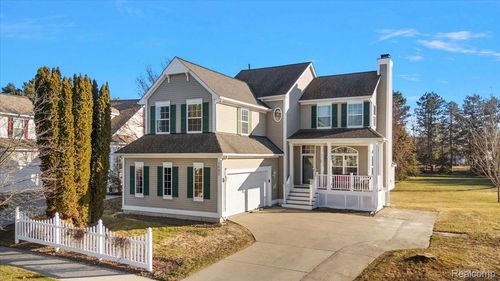 1095 Island Lake Dr, Oxford, MI, 48371-3677 | Card Image