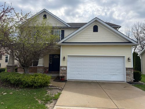 8 W Shakespeare Dr, Valparaiso, IN, 46385-7979 | Card Image