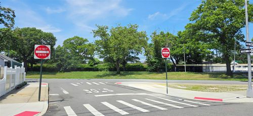 13834 247th St, Rosedale, NY, 11422-2293 | Card Image