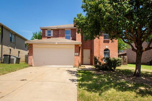2460 Arroyo Springs Dr, Grand Prairie, TX, 75052-8625 | Card Image