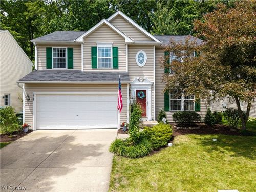 8524 Wayside Dr, Olmsted Twp, OH, 44138-4293 | Card Image