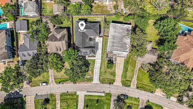 Expansive lot and home. | Image 6