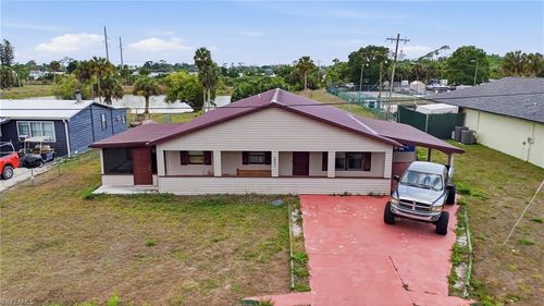 2405 Zoysia Ln, NORTH FORT MYERS, FL, 33917-2412 | Card Image