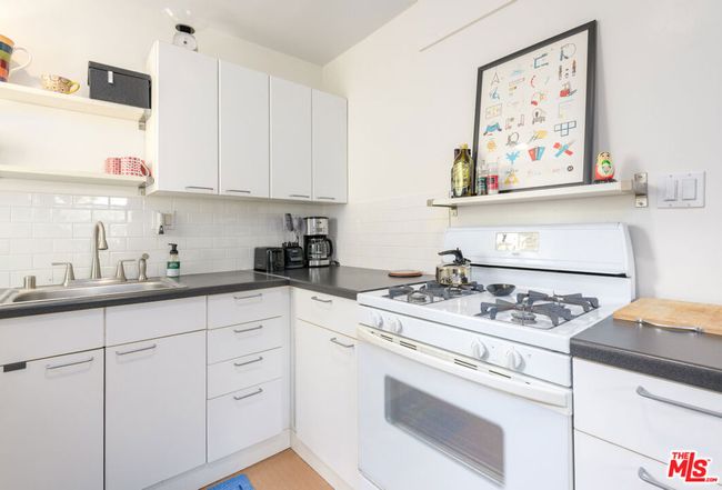 10739 Jefferson Blvd, Home with 4 bedrooms, 2 bathrooms and 2 parking in Culver City CA | Image 29