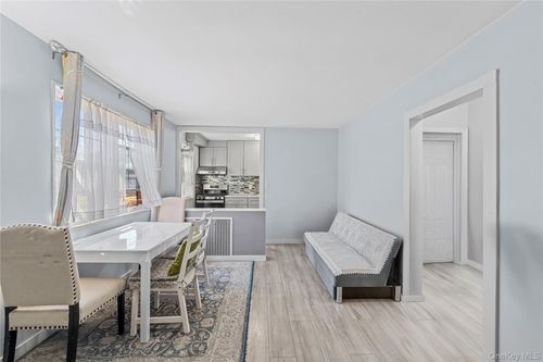 fl-1st-224-39 64th Ave, Oakland Gardens, NY, 11364-2326 | Card Image