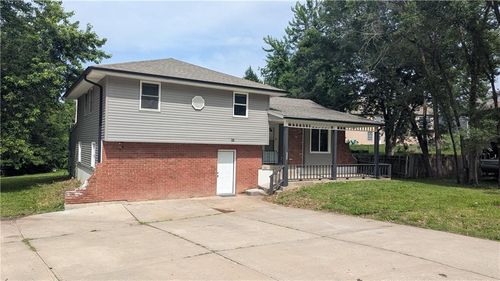 2005 N Plymouth Rd, Independence, MO, 64058-1322 | Card Image