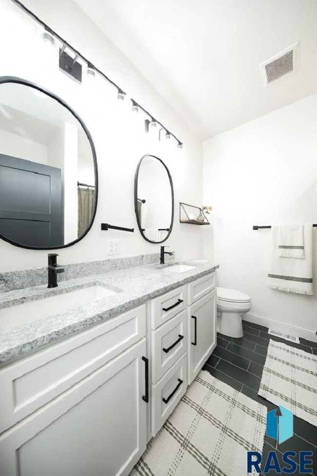 409 N Piper Dr, House other with 6 bedrooms, 3 bathrooms and null parking in Sioux Falls SD | Image 25