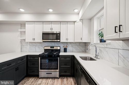 1752 Waterloo St, PHILADELPHIA, PA, 19122-3217 | Card Image