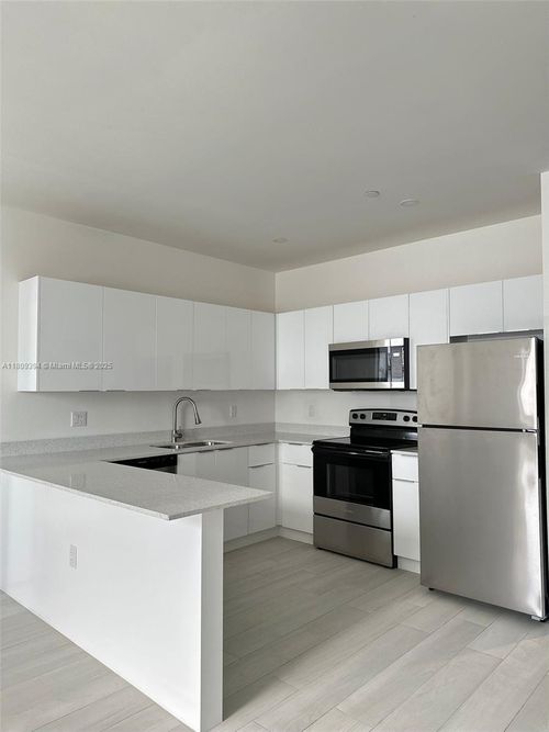 apt-201-909 E 24th St, Hialeah, FL, 33013-4246 | Card Image