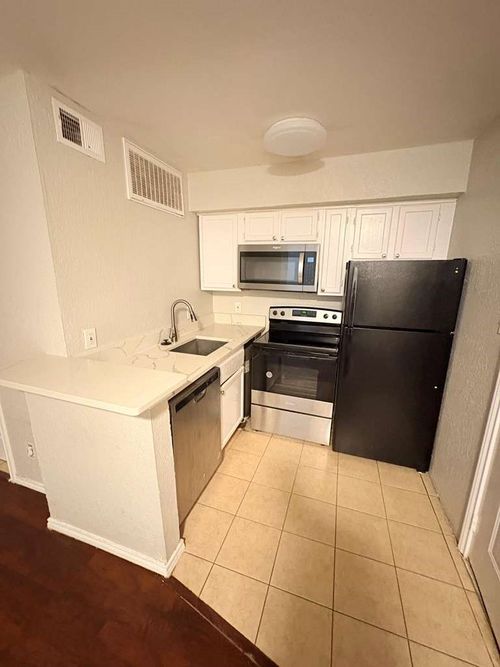 304-9821 Walnut St, Dallas, TX, 75243-8862 | Card Image