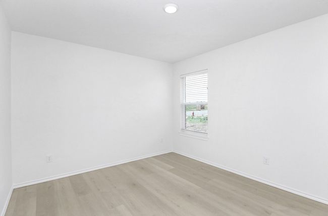 Guest Bedroom 1 | Image 17
