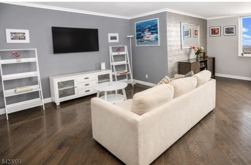1612-100 Manhattan Ave, Union City, NJ, 07087-5247 | Card Image