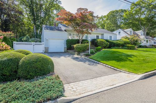 42 Bruce Ln S, Kings Park, NY, 11754-4508 | Card Image
