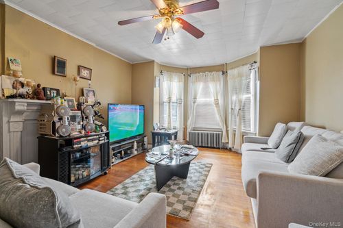 210 Renwick St, Newburgh, NY, 12550-5879 | Card Image