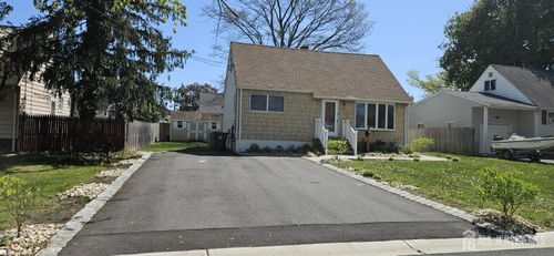 15 N Pennington Rd, New Brunswick, NJ, 08901-1620 | Card Image