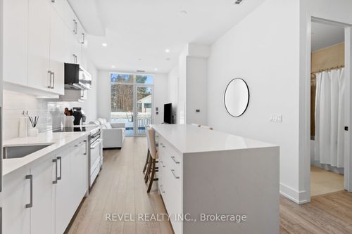 123-2075 King Rd, King City, ON, L7B0R6 | Card Image