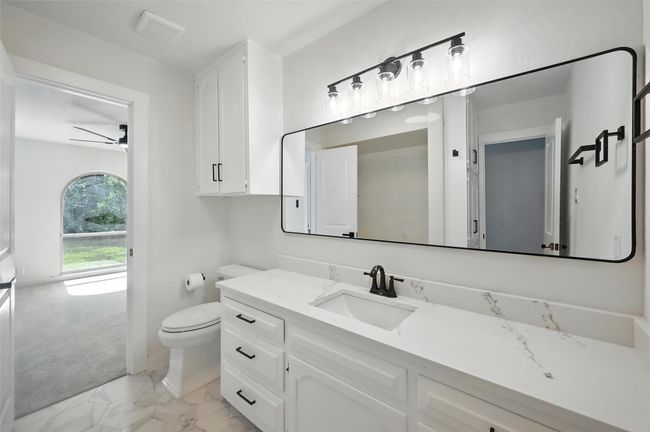 full Bathroom with direct access from bedroom number 3 as well ass a door that opens intot the hallway. | Image 21
