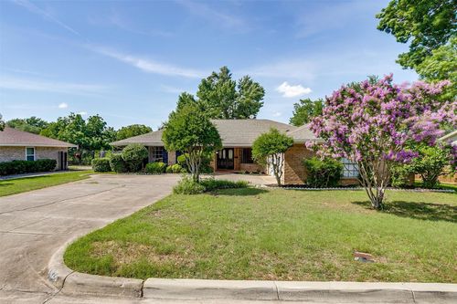 4424 Foxfire Way, Fort Worth, TX, 76133-6704 | Card Image