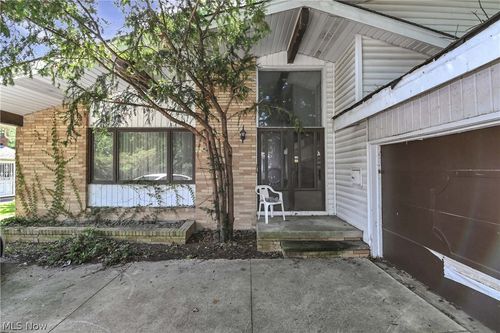 5392 Meadow Wood Boulevard, Lyndhurst, OH, 44124 | Card Image