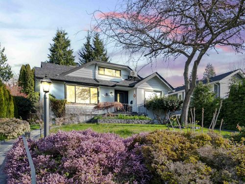 1921 Fulton Ave, West Vancouver, BC, V7V1T2 | Card Image