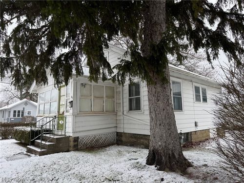 40 E Walnut Ave, Painesville, OH, 44077-3512 | Card Image