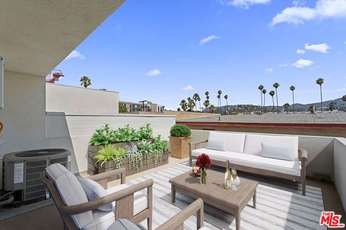 104-1409 N Hobart Blvd, Los Angeles, CA, 90027-5641 | Card Image