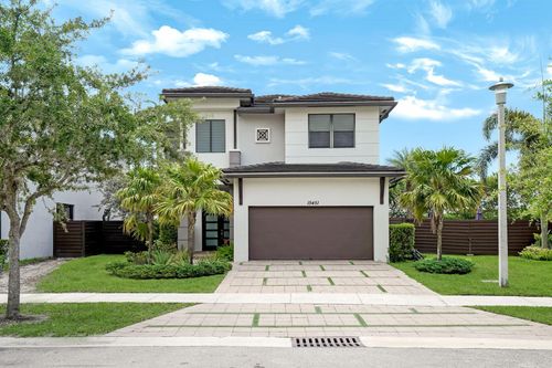 15451 Nw 88th Ave, Miami Lakes, FL, 33018-1335 | Card Image