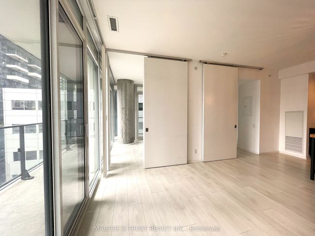 809 - 125 Peter St, Condo with 2 bedrooms, 1 bathrooms and 1 parking in Toronto ON | Image 9