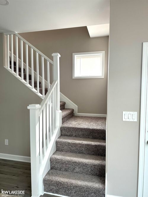 22001 Lakeview St, Saint Clair Shores, MI, 48080-1460 | Card Image