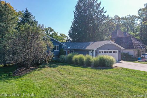 9449 Ridge Rd, Goodrich, MI, 48438-9480 | Card Image