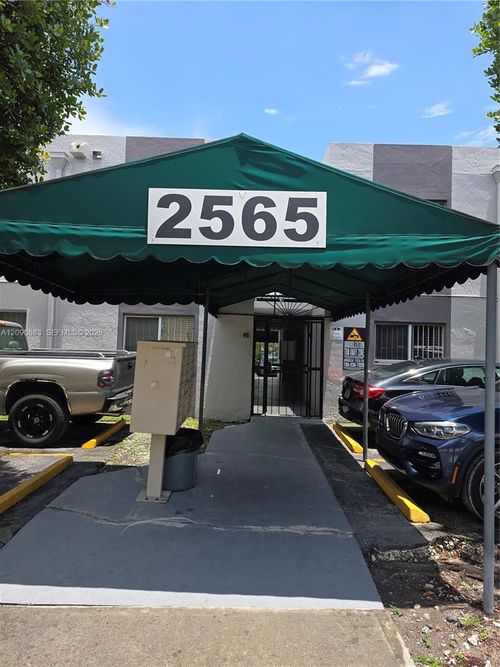 206-2565 W 56th St, Hialeah, FL, 33016 | Card Image