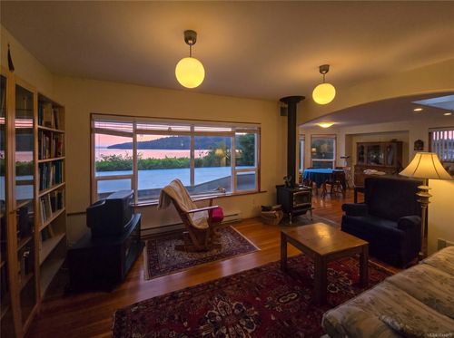 585 1st St, Sointula, BC, V0N3E0 | Card Image