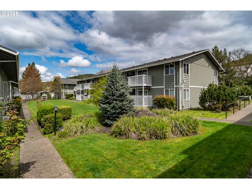 apt-22-885 Ne Sunset St, Roseburg, OR, 97470-2018 | Card Image