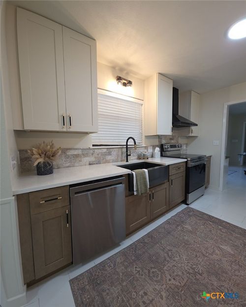 124 Creekview Dr, Canyon Lake, TX, 78133-4349 | Card Image