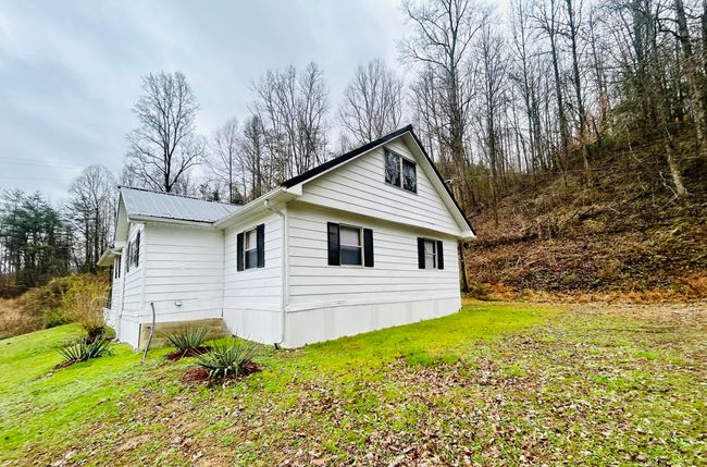 11571 N Highway 11, House other with 3 bedrooms, 1 bathrooms and null parking in Oneida KY | Image 4
