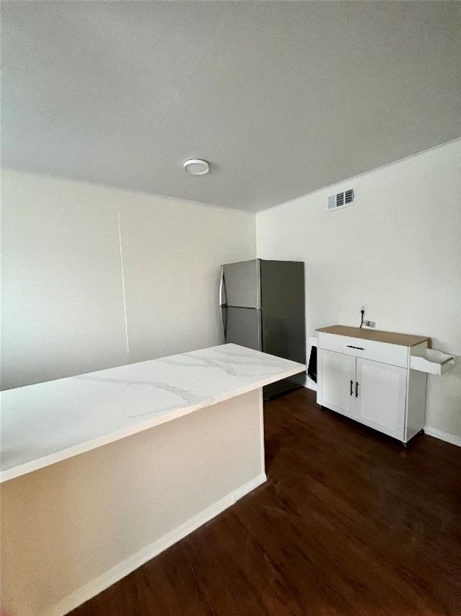 APT-101 - 3304 Red River St, Condo with 2 bedrooms, 1 bathrooms and 2 parking in Austin TX | Image 6