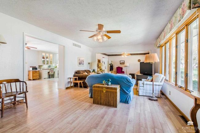 1505 Grandview Dr, House other with 3 bedrooms, 2 bathrooms and null parking in Wamego KS | Image 4