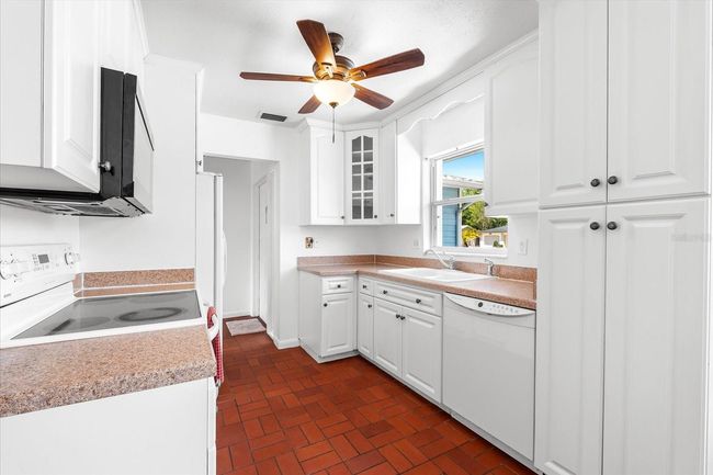 Kitchen | Image 9