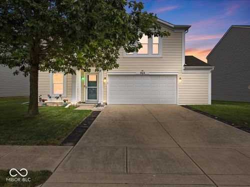 902 Westpointe Dr, Shelbyville, IN, 46176-2464 | Card Image