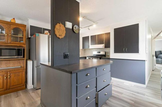 294 - 6220 17 Avenue Se, Home with 3 bedrooms, 2 bathrooms and 2 parking in Calgary AB | Image 7