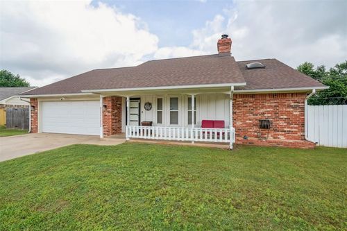 1913 E Ensey Ter, Mustang, OK, 73064-6142 | Card Image