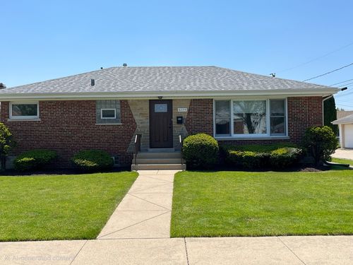 8229 W Giddings St, Norridge, IL, 60706-4321 | Card Image