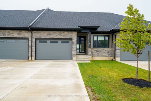482 Kip Lane, Wyoming, ON, N0N1T0 | Card Image