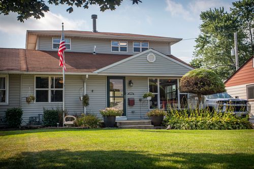 8925 S Main St, Hometown, IL, 60456-1104 | Card Image