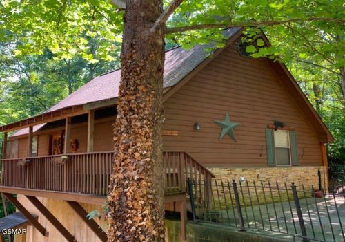 335 Greenwood Way, Pigeon Forge, TN, 37863-6207 | Card Image