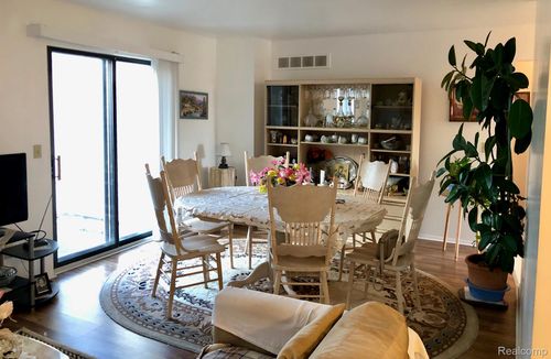 8681 Tucson Ct, Warren, MI, 48093-2334 | Card Image