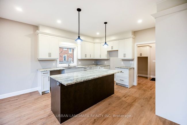 214 Aberdeen Ave, House other with 4 bedrooms, 3 bathrooms and 4 parking in Peterborough ON | Image 16