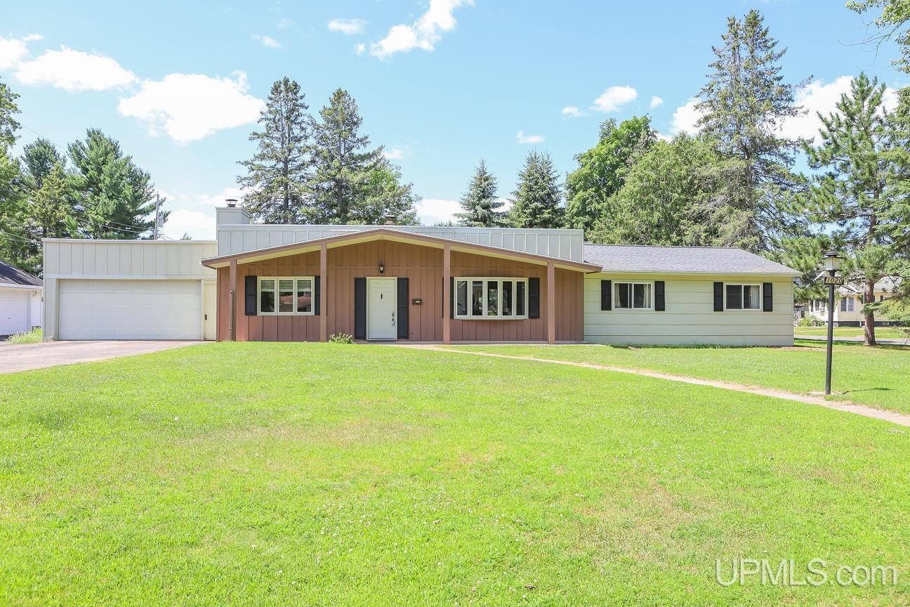 Kimberly Ave, Iron Mountain, MI 49801