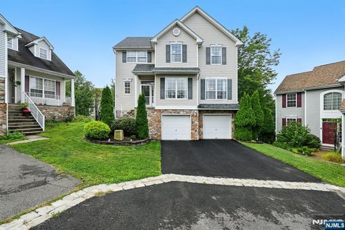 142 Winding Hill Dr, Hackettstown, NJ, 07840-5658 | Card Image